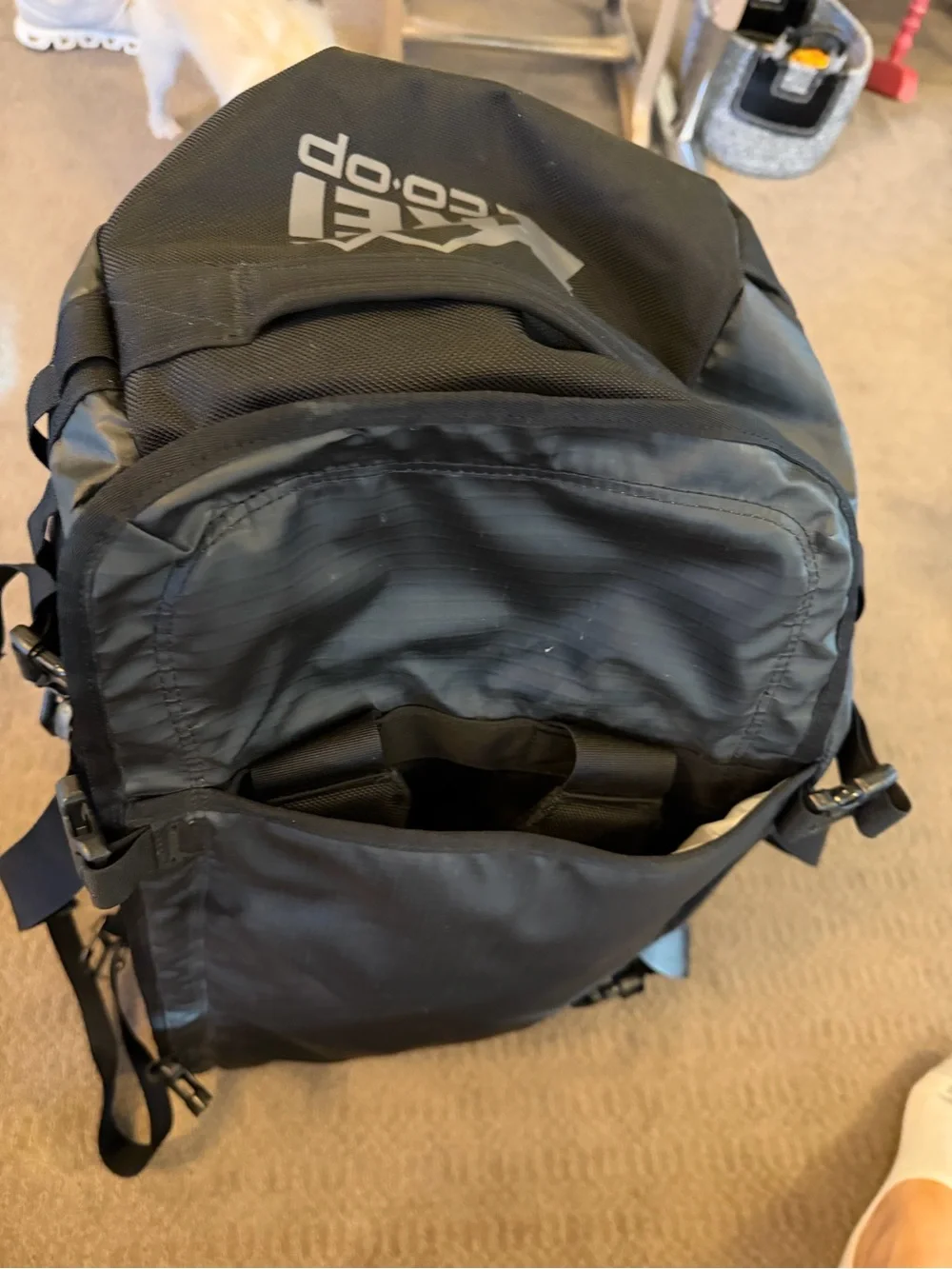 REI Co-op Black Men's Messenger Sling Pack